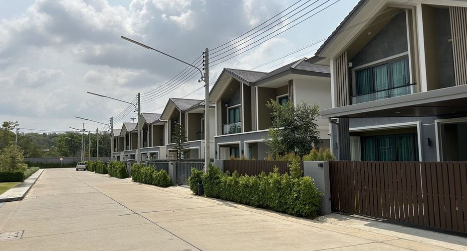 Haus zur Miete mit 3 Zimmer in Bang Lamung, Chonburi
