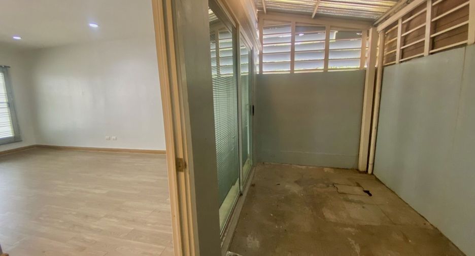 For sale 3 bedrooms townhouse in Prawet, Bangkok