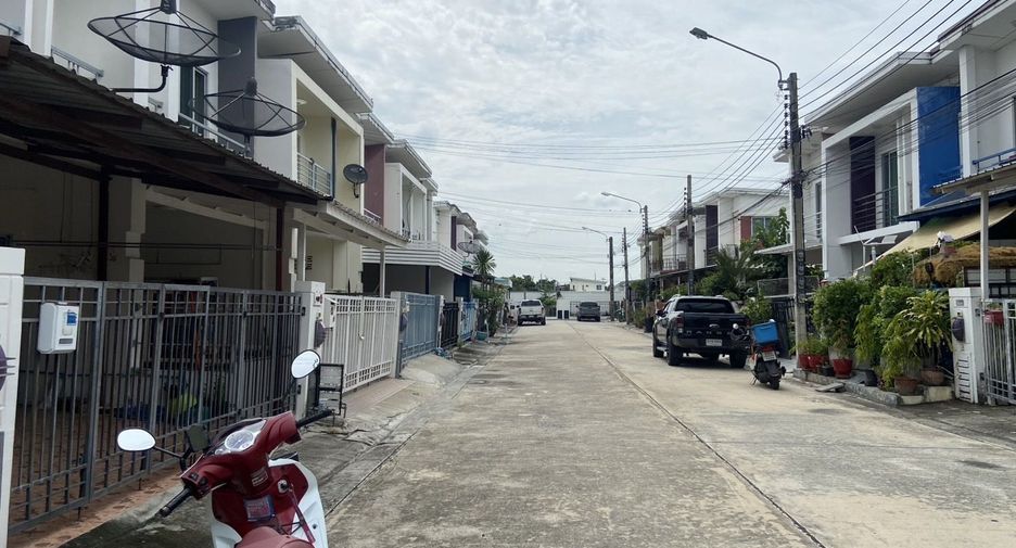 For sale 3 bedrooms townhouse in Prawet, Bangkok