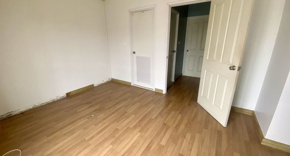 For sale 3 bedrooms townhouse in Prawet, Bangkok