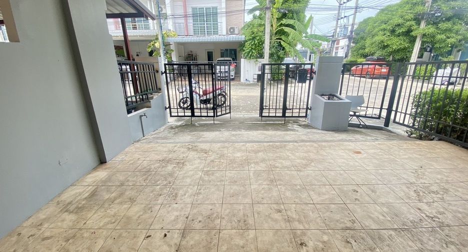 For sale 3 bedrooms townhouse in Prawet, Bangkok