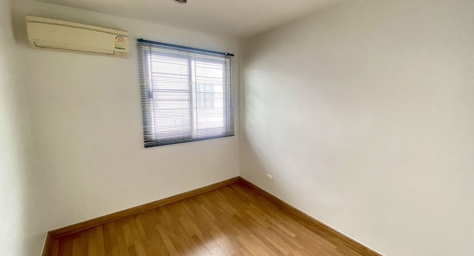 For sale 3 bedrooms townhouse in Prawet, Bangkok
