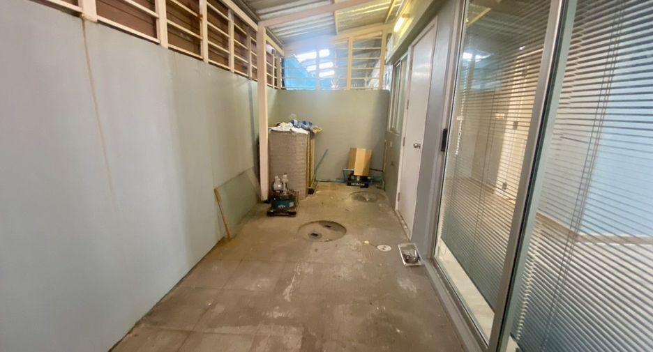 For sale 3 bedrooms townhouse in Prawet, Bangkok