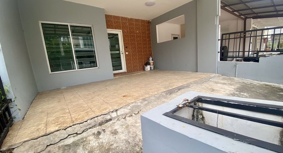 For sale 3 bedrooms townhouse in Prawet, Bangkok