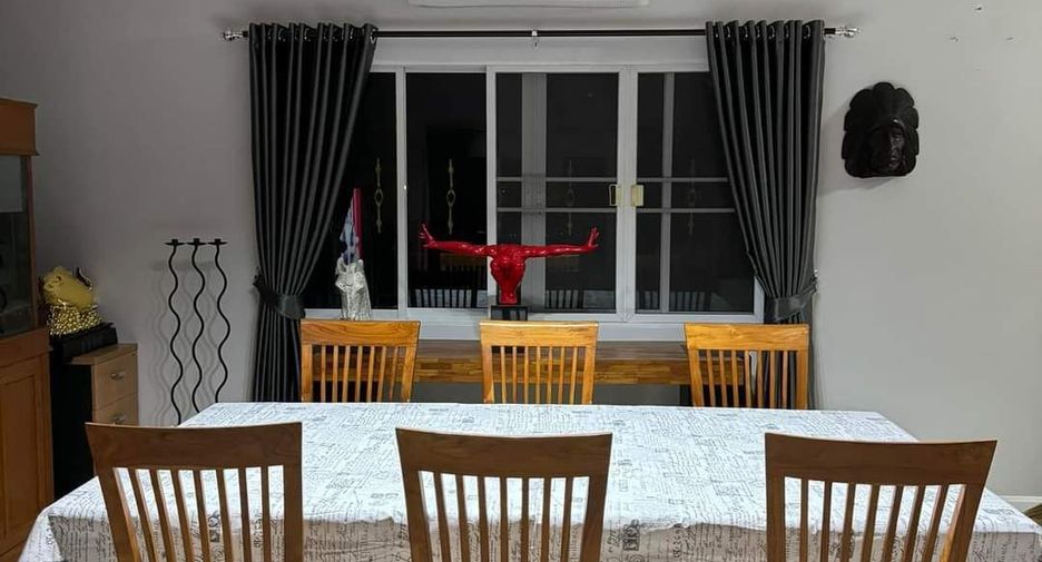 À louer 3 chambres villa à Bang Lamung, Chonburi