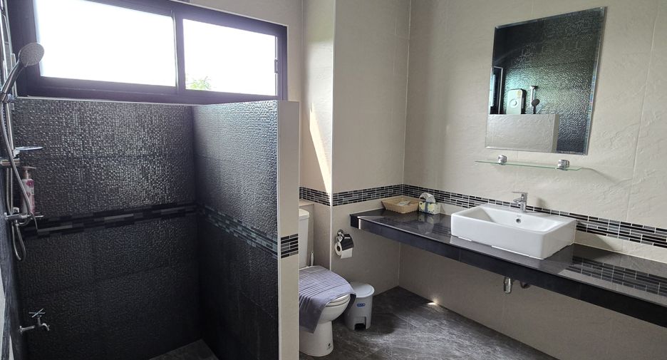 For sale 4 bedrooms house in San Kamphaeng, Chiang Mai