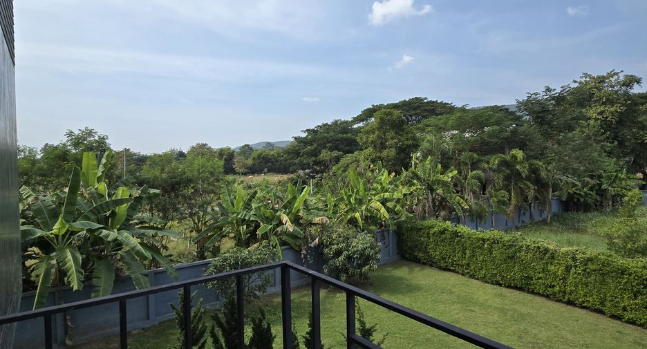 For sale 4 bedrooms house in San Kamphaeng, Chiang Mai