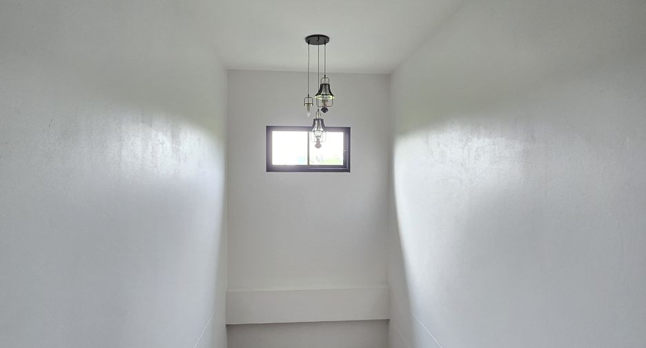 For sale 4 bedrooms house in San Kamphaeng, Chiang Mai