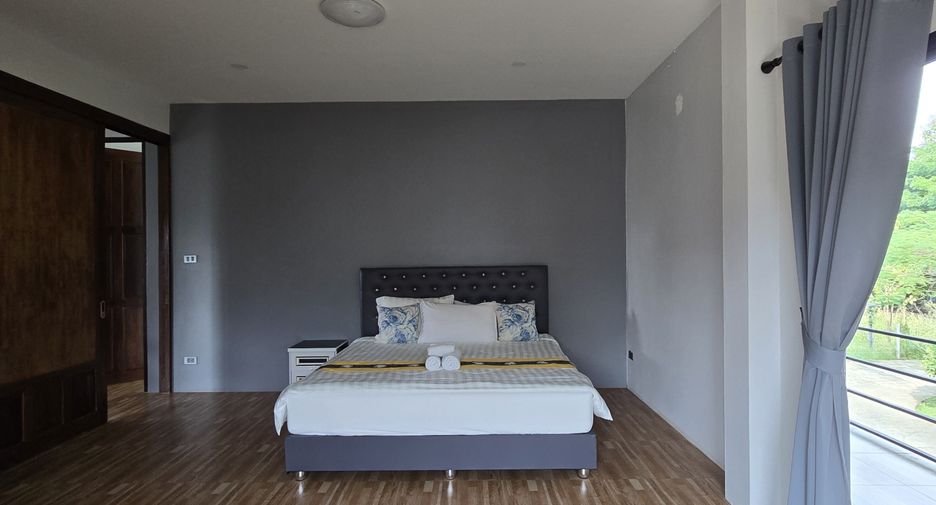 For sale 4 bedrooms house in San Kamphaeng, Chiang Mai