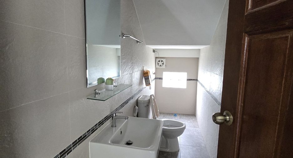 For sale 4 bedrooms house in San Kamphaeng, Chiang Mai