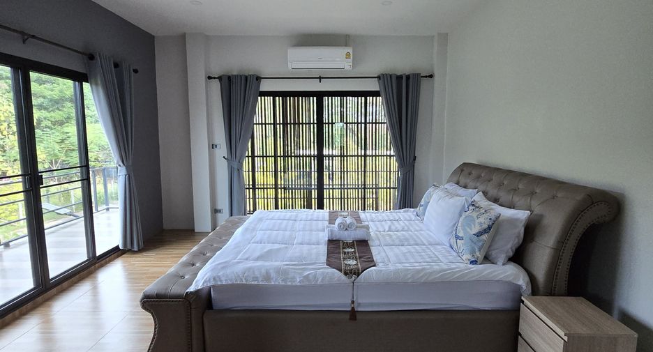 For sale 4 bedrooms house in San Kamphaeng, Chiang Mai