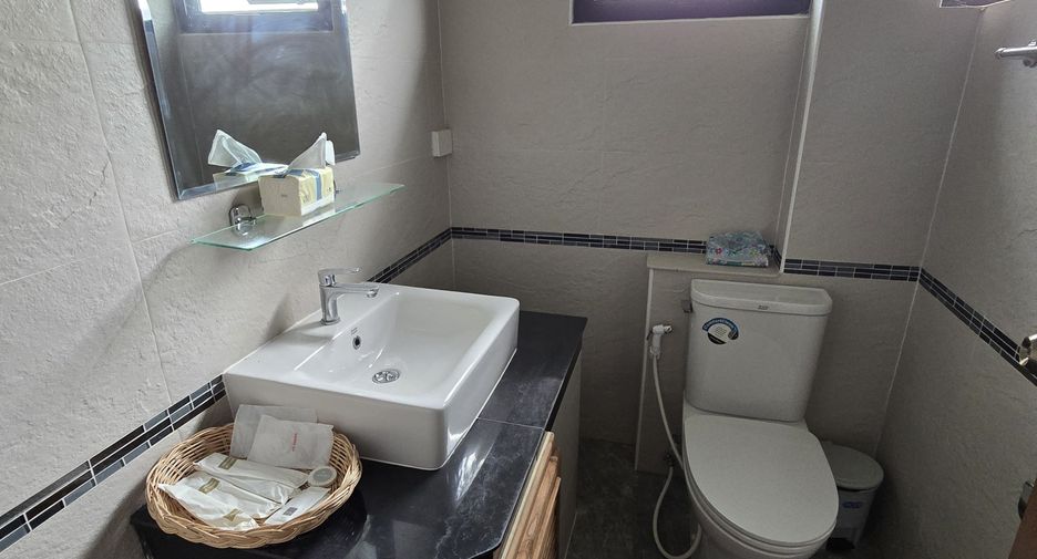For sale 4 bedrooms house in San Kamphaeng, Chiang Mai