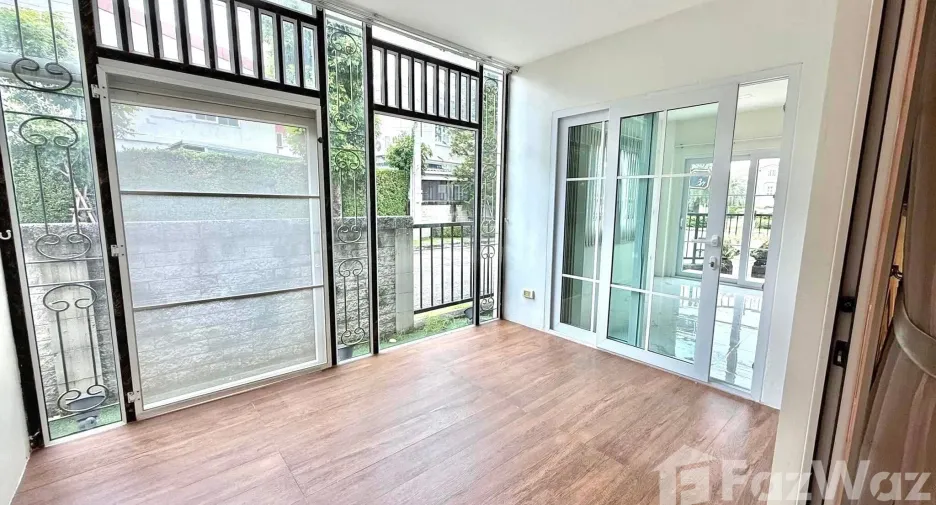 À vendre et à louer 3 chambres maison à Bueng Kum, Bangkok