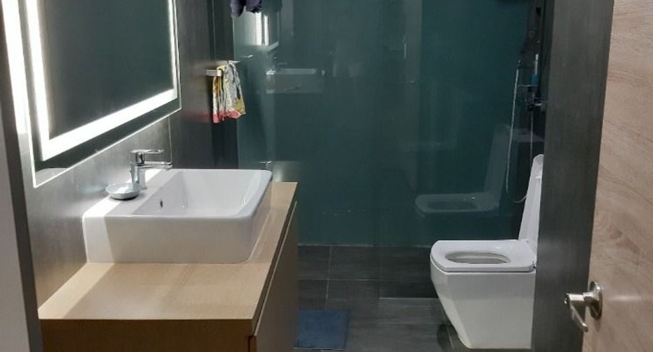 For sale 2 bedrooms condo in Wang Thonglang, Bangkok