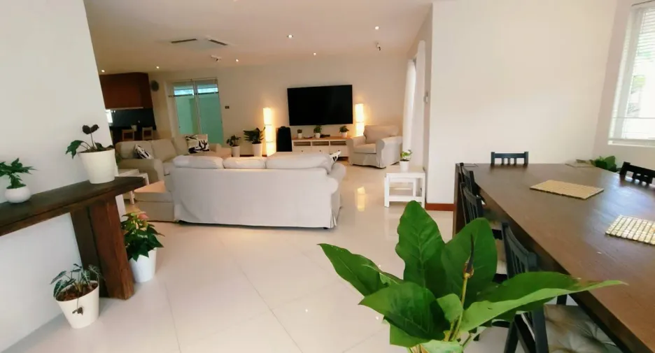 For rent 5 ベッドルーム villa in Bang Lamung, Chonburi