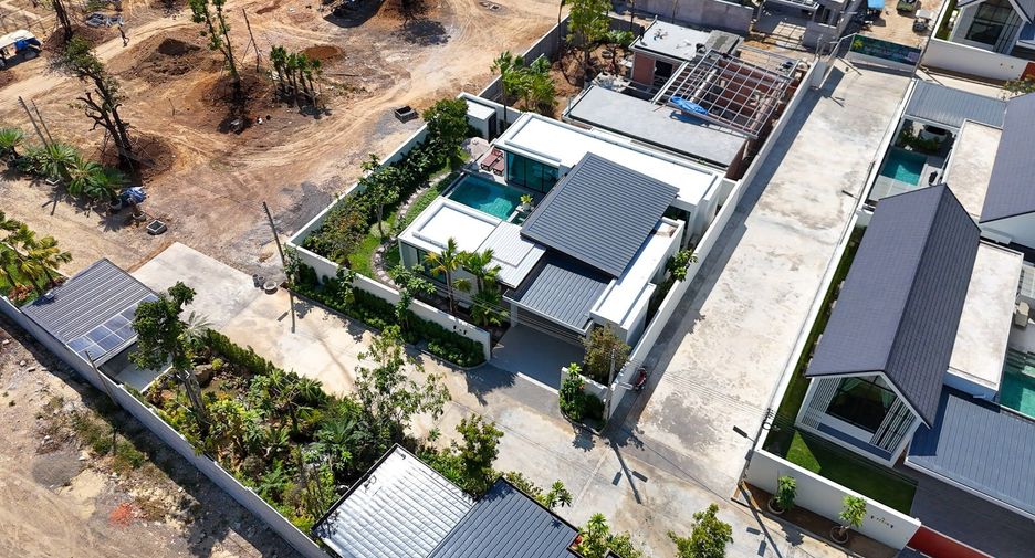 For sale 3 bedrooms villa in Mueang Krabi, Krabi