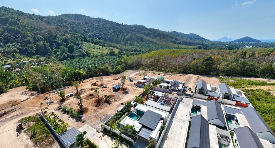 For sale 3 bedrooms villa in Mueang Krabi, Krabi