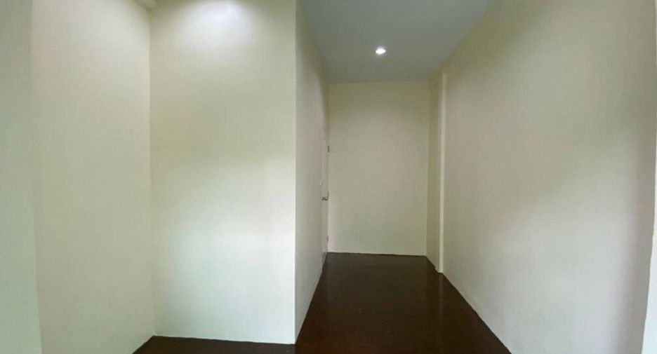 À vendre 3 chambres maison de ville à Lat Phrao, Bangkok