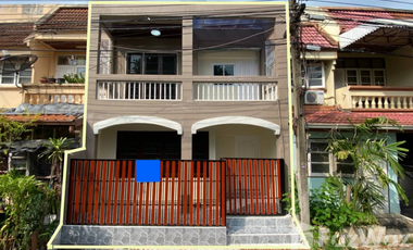 Casa adosada en venta de 3 habitaciones en Lat Phrao, Bangkok