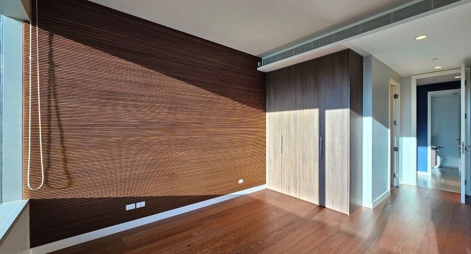 For sale 3 bedrooms condo in Pathum Wan, Bangkok