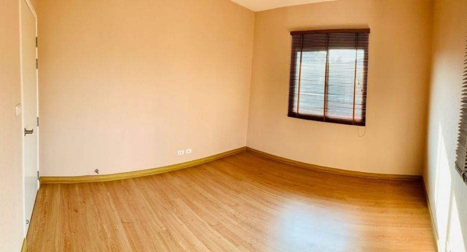 For sale 3 bedrooms house in Don Mueang, Bangkok