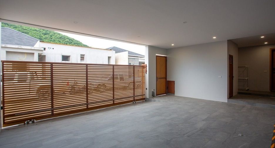 For rent 4 bedrooms villa in Hua Hin, Prachuap Khiri Khan