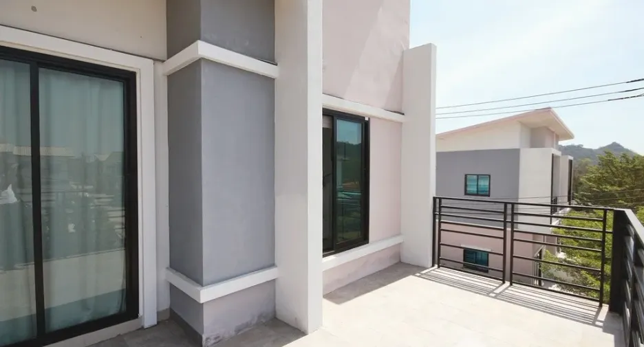 For sale 3 bedrooms townhouse in Pran Buri, Prachuap Khiri Khan