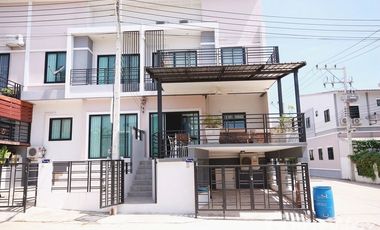 For sale 3 bedrooms townhouse in Pran Buri, Prachuap Khiri Khan