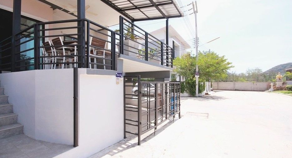 For sale 3 bedrooms townhouse in Pran Buri, Prachuap Khiri Khan
