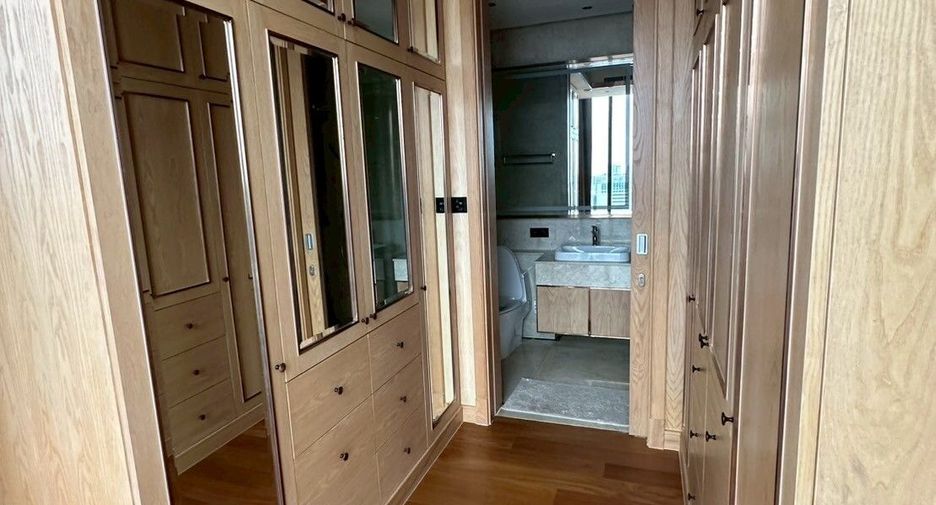For sale and for rent 3 bedrooms condo in Watthana, Bangkok
