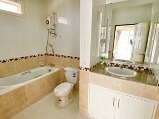 À louer 3 chambres maison à Bang Lamung, Chonburi