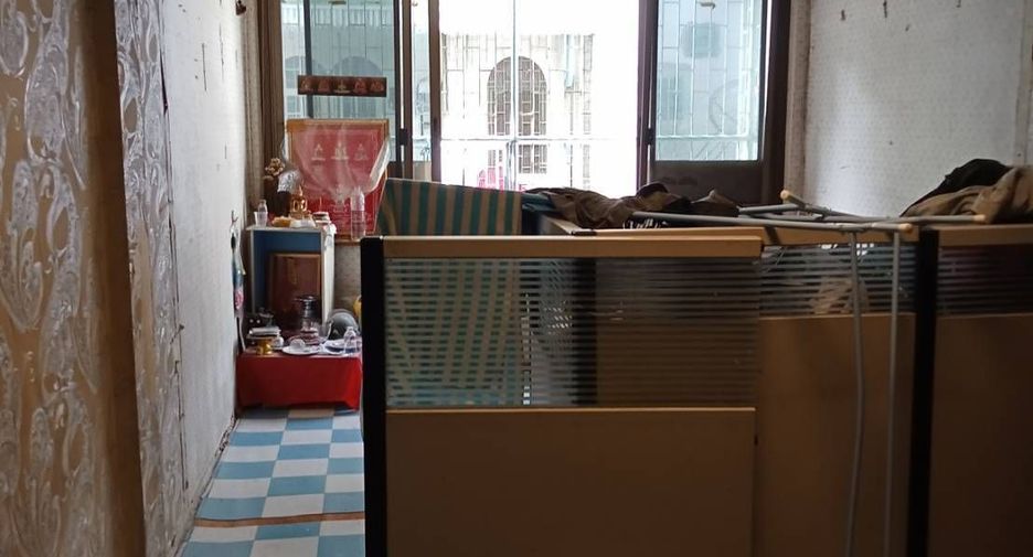 For sale 2 bedrooms retail Space in Pom Prap Sattru Phai, Bangkok