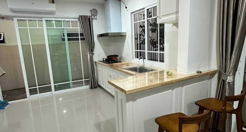 À louer 3 chambres maison à Bang Lamung, Chonburi