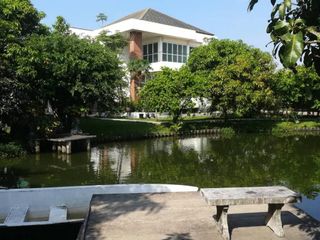 Casa en venta de 5 habitaciones en Saphan Sung, Bangkok