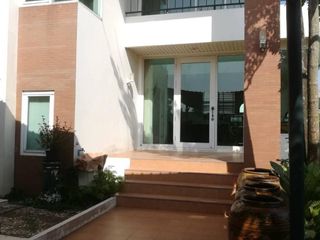 Casa en venta de 5 habitaciones en Saphan Sung, Bangkok