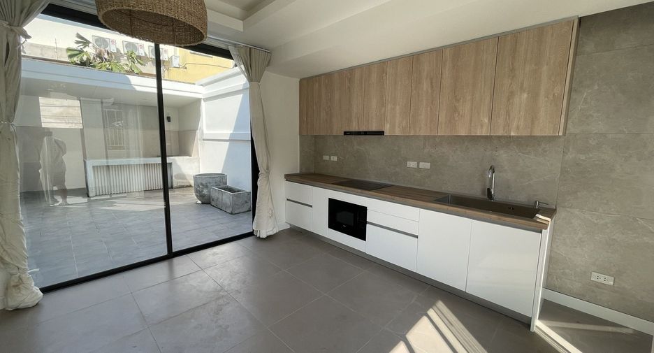 For sale 8 bedrooms house in Bang Lamung, Chonburi
