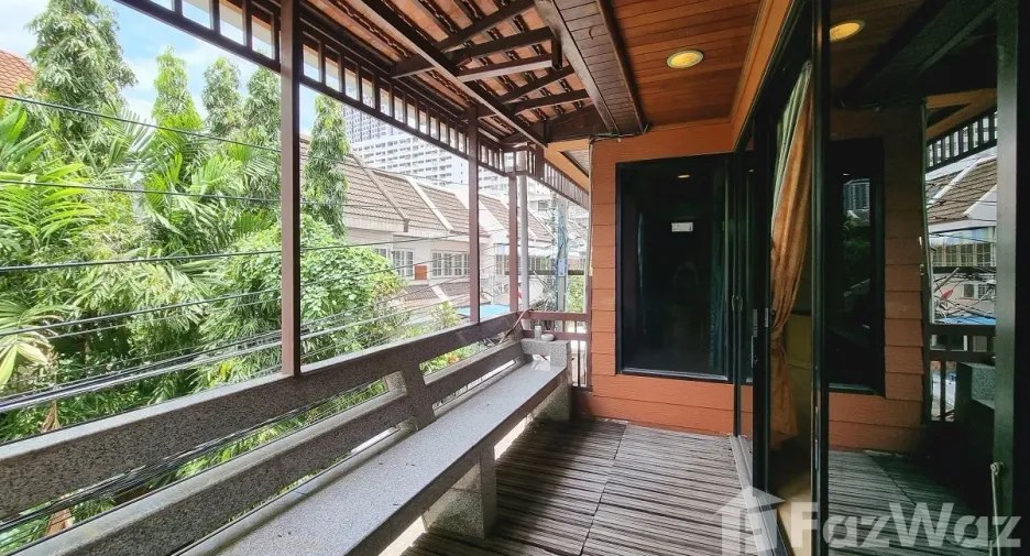 For sale 2 bedrooms townhouse in Watthana, Bangkok