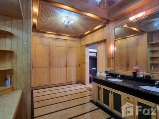 Продажа 2 спальни таунхаус в Щаттхана, Бангкок