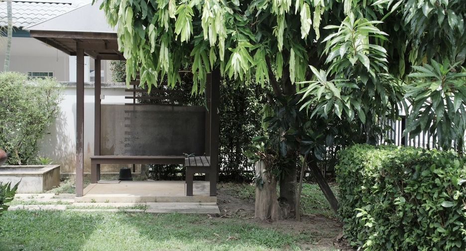 For rent 4 bedrooms house in Mueang Chiang Mai, Chiang Mai