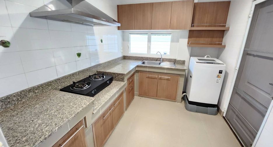 For rent 4 bedrooms house in Mueang Chiang Mai, Chiang Mai