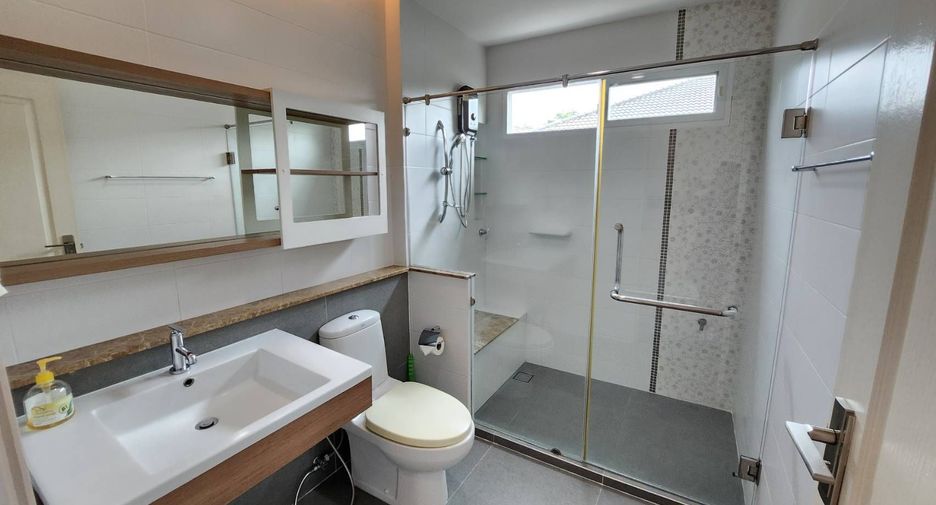 For rent 4 bedrooms house in Mueang Chiang Mai, Chiang Mai