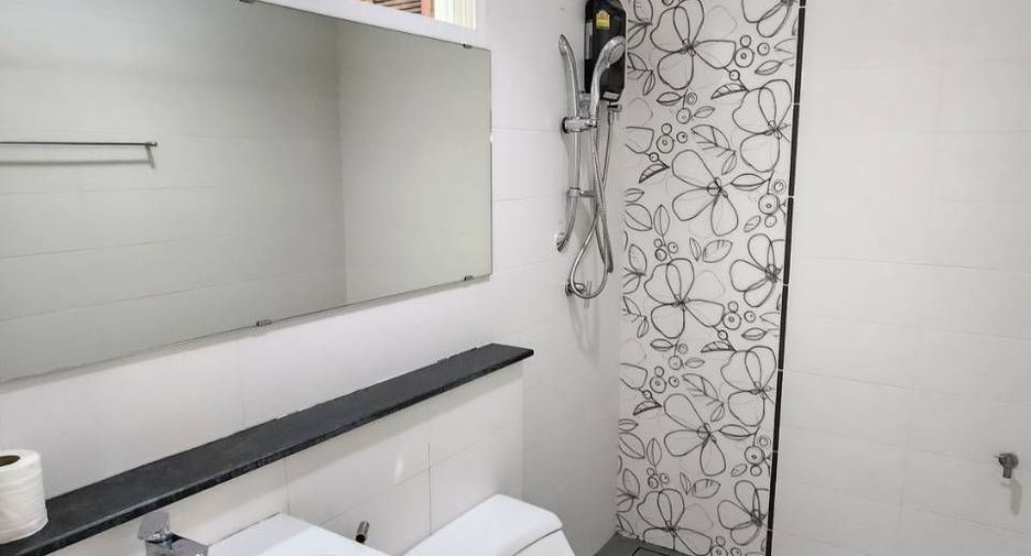 For rent 4 bedrooms house in Mueang Chiang Mai, Chiang Mai