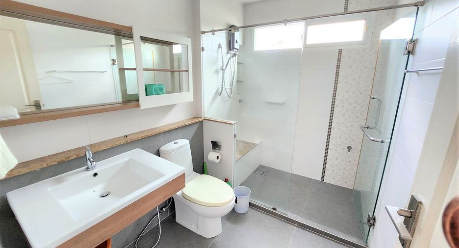 For rent 4 bedrooms house in Mueang Chiang Mai, Chiang Mai