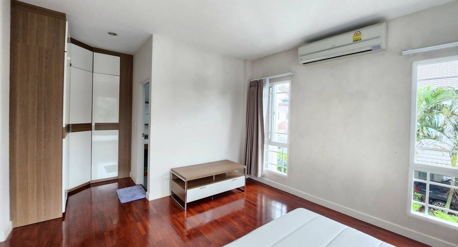 For rent 4 bedrooms house in Mueang Chiang Mai, Chiang Mai