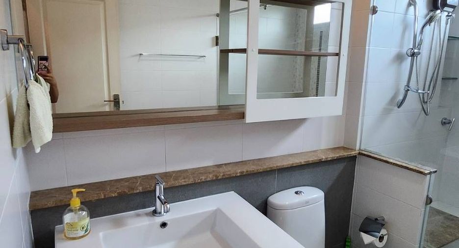 For rent 4 bedrooms house in Mueang Chiang Mai, Chiang Mai