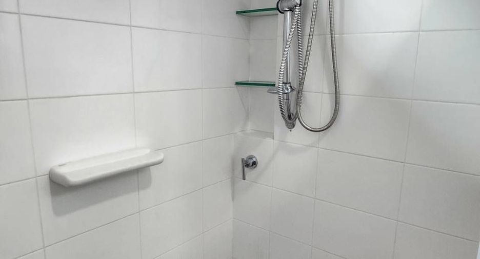 For rent 4 bedrooms house in Mueang Chiang Mai, Chiang Mai