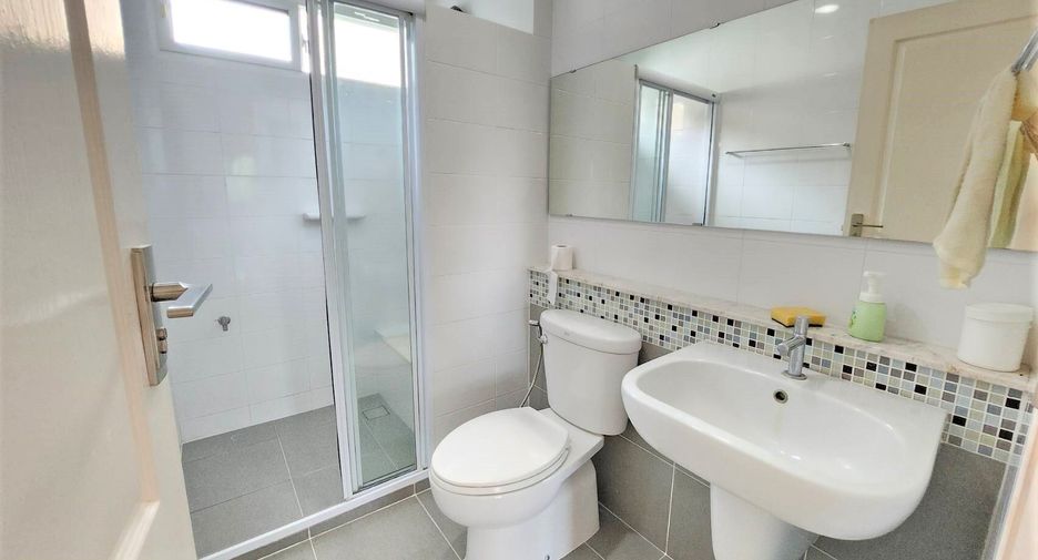 For rent 4 bedrooms house in Mueang Chiang Mai, Chiang Mai