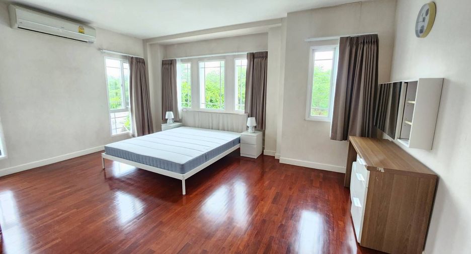 For rent 4 bedrooms house in Mueang Chiang Mai, Chiang Mai