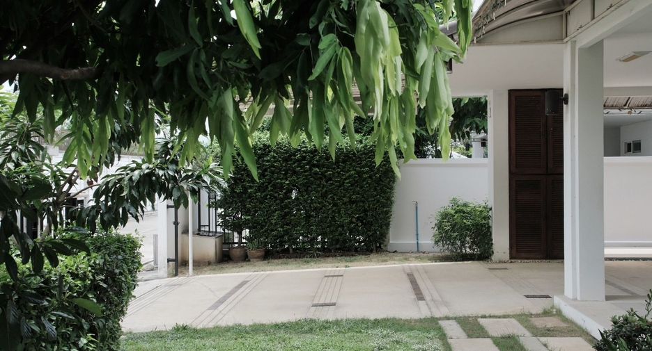 For rent 4 bedrooms house in Mueang Chiang Mai, Chiang Mai