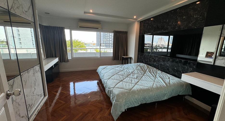 For sale 3 bedrooms condo in Bang Phlat, Bangkok